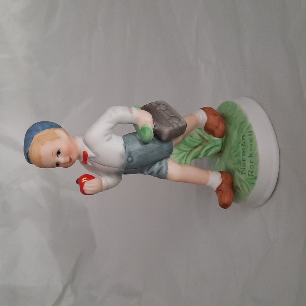 Norman Rockwell 1980 schoolboy figurine Apple for Teacher 02034